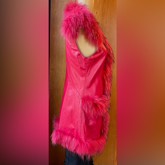 ENJOY FUR’s Raccoon Hair Red Gilet Size Small - Picture 4 of 14